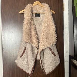 🤎Love Tree tan vest M🤎